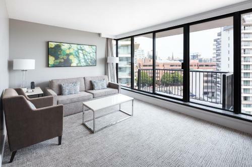 Doubletree By Hilton Hotel & Suites Victoria