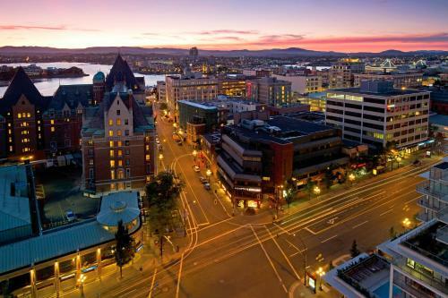 Doubletree By Hilton Hotel & Suites Victoria