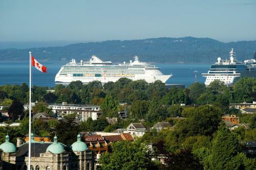 Doubletree By Hilton Hotel & Suites Victoria