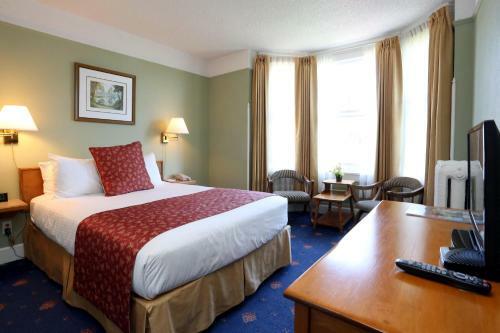 James Bay Inn Hotel, Suites & Cottage