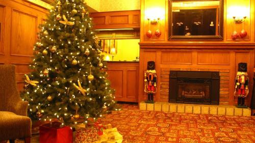 James Bay Inn Hotel, Suites & Cottage
