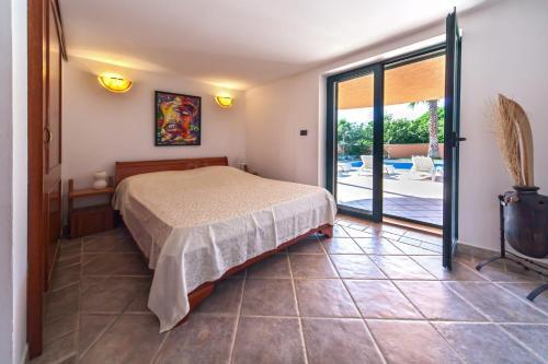 Sumartin Villa Sleeps 8 Pool Air Con Wifi
