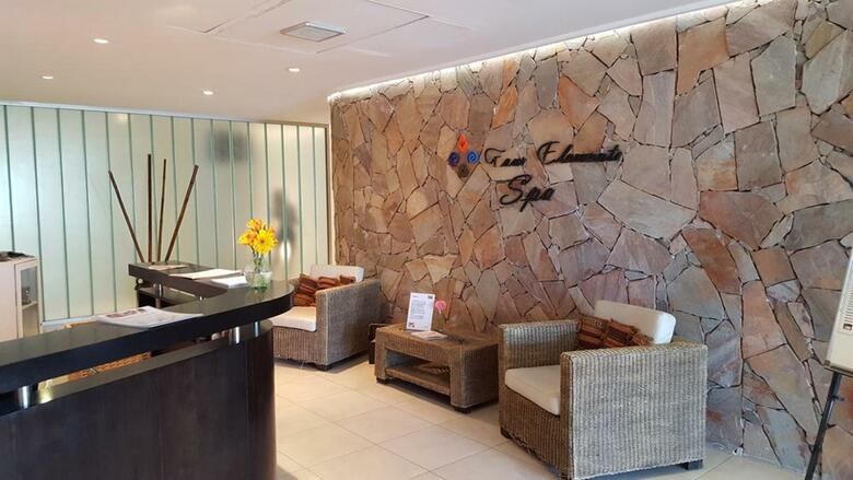 Howard Johnson Hotel & Spa San Pedro
