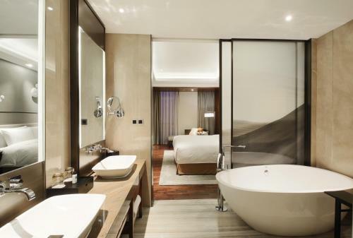 Hotel Hualuxe Wuxi Taihu