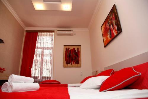 Hostal Azoyan Guest House