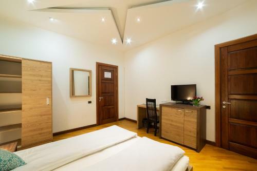 City Hotel By Picnic