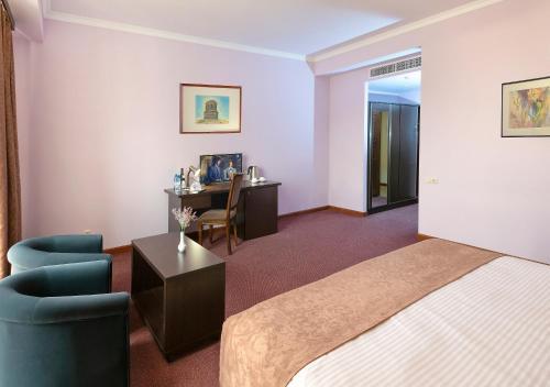 Hotel Ani Central Inn