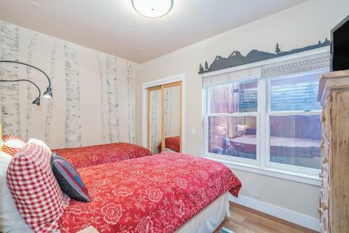 Gold Panner's Alley Two-bedroom Apartment