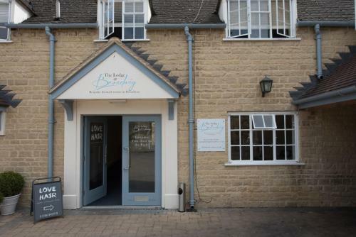 The Lodge At Broadway