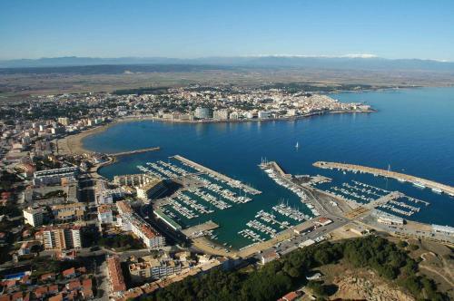Apartamentos Cala Montgo