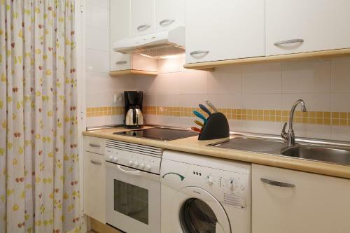Uhc Golden Pineda Apartments