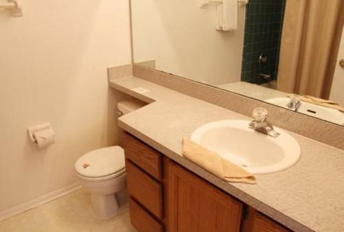 Perfectly Located 3 Bedroom 2 Bath Home In Lindfields