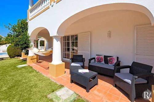Carvoeiro Villa Sleeps 14 Pool Air Con Wifi