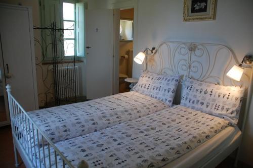 San Casciano Dei Bagni Villa Sleeps 8 Pool Wifi
