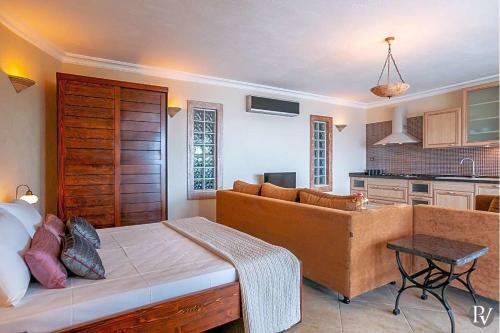 Kalkan Villa Sleeps 10 Pool Wifi