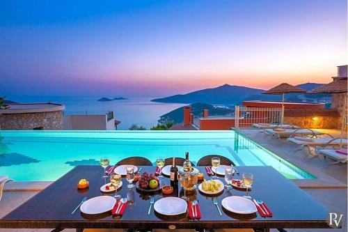 Kalkan Villa Sleeps 10 Pool Wifi