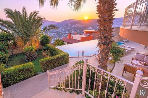 Kalkan Villa Sleeps 10 Pool Wifi