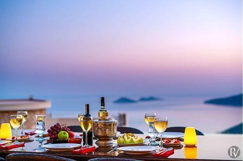 Kalkan Villa Sleeps 10 Pool Wifi