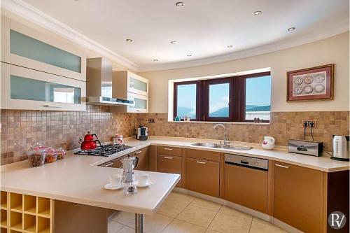 Kalkan Villa Sleeps 10 Pool Wifi