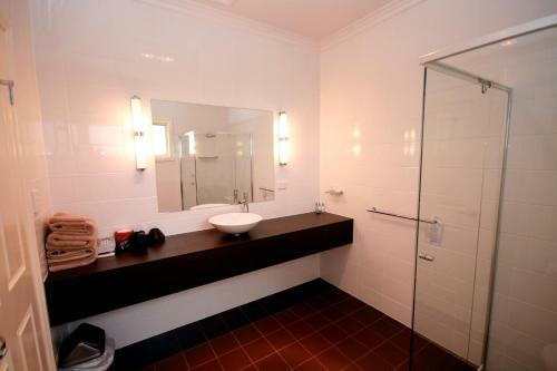 Sundowner Motel Hotel
