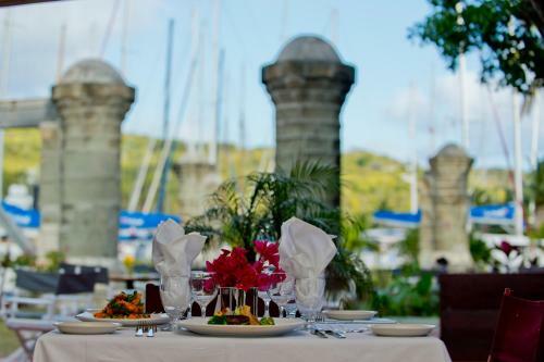 Hotel Admiral's Inn And Gunpowder Suites