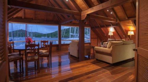 Hotel Admiral's Inn And Gunpowder Suites