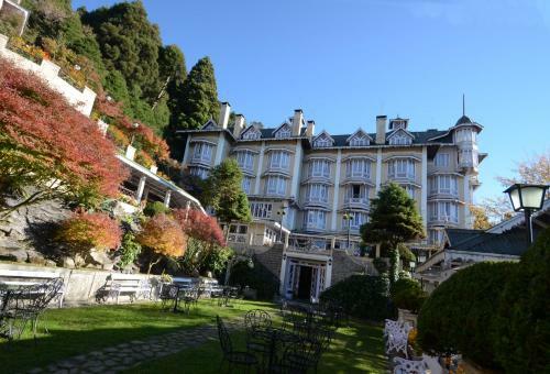 Hotel Cedar Inn