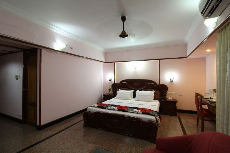 Hotel Mayura Residency
