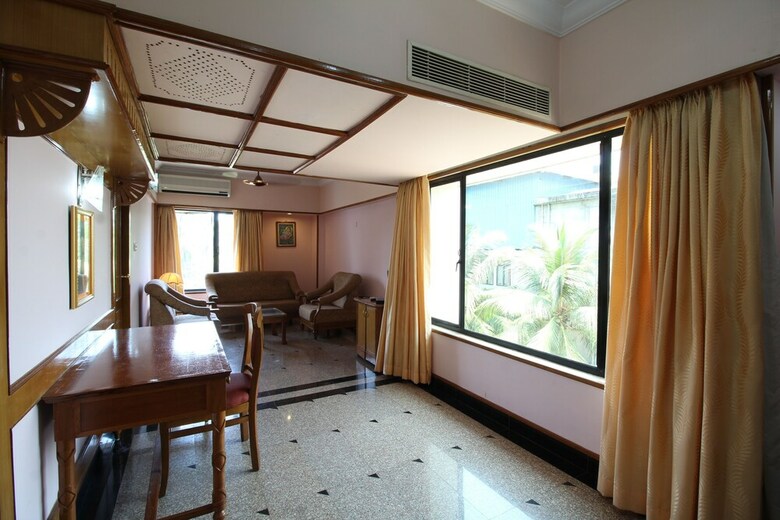 Hotel Mayura Residency