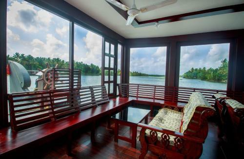 Hotel Shivaganga Houseboat