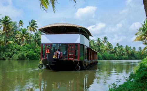 Hotel Shivaganga Houseboat