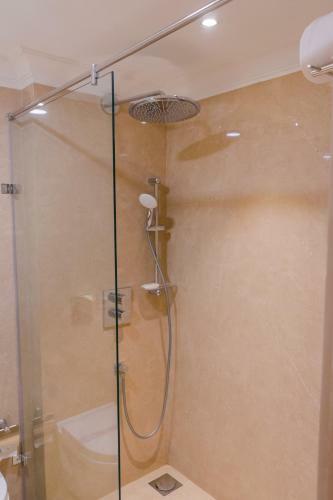 Hotel Gemini Continental, Hazratganj