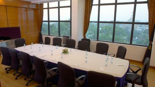 Hotel Gemini Continental, Hazratganj