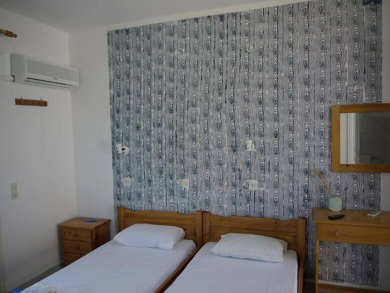 Hotel Crystal Rooms