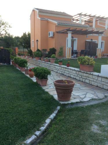 Ballas Paradise Apartments