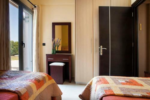 Skala Villa Sleeps 6 Pool Wifi