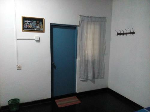 Lake House Homestay