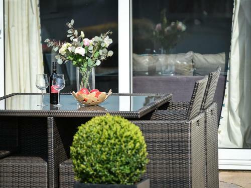 Cozy Holiday Home In Llanbedrog Britain With Private Garden