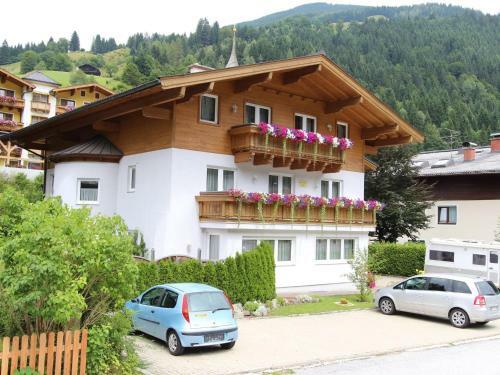 Cozy Apartment In Saalbach-hinterglemm With Sauna