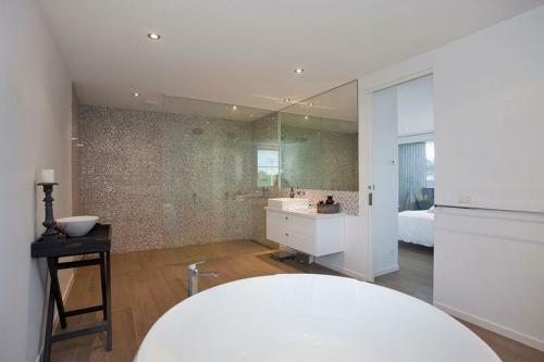Whitewater Apartments, Australia