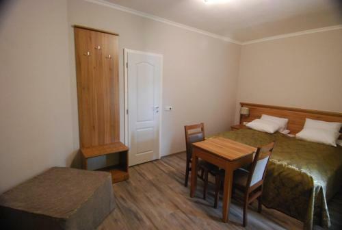 Hostal Ivanek Guest House