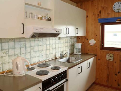 Three-bedroom Holiday Home In Harbo�re 23