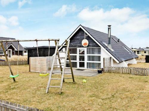 Two-bedroom Holiday Home In Harbo�re 3
