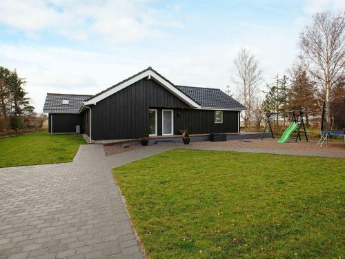 Two-bedroom Holiday Home In Tomrefjord