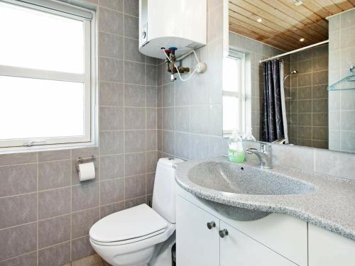 Four-bedroom Holiday Home In Henne 2