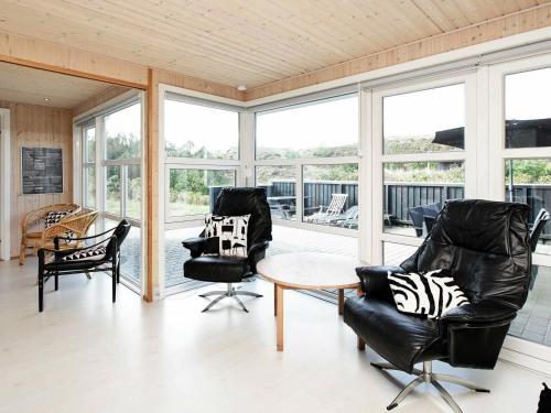 Four-bedroom Holiday Home In Henne 2