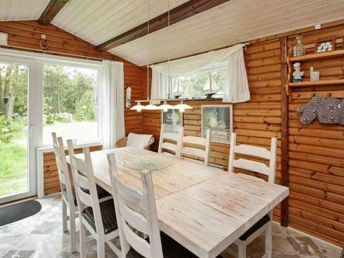 Three-bedroom Holiday Home In Bl�vand 77