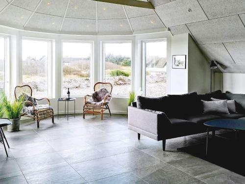 Five-bedroom Holiday Home In Ringk�bing 1