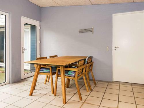 Five-bedroom Holiday Home In Knebel 1