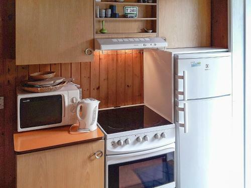 Three-bedroom Holiday Home In N�rre Nebel 6